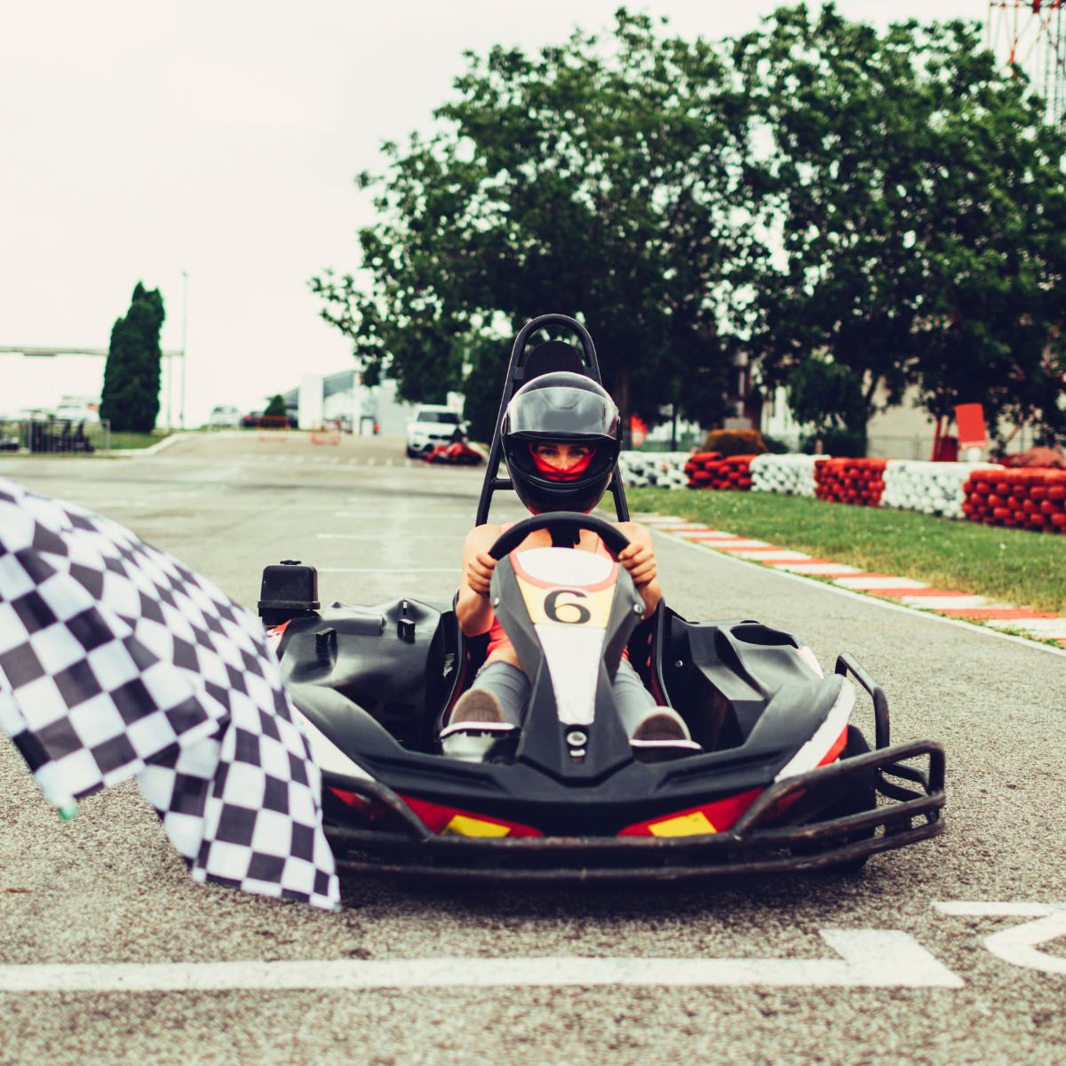 Karting en Alicante para Despedidas de Soltero/a - Vive la Velocidad y la Competición